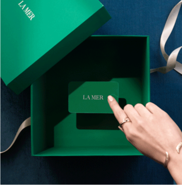 La Mer Green gift card in a green box