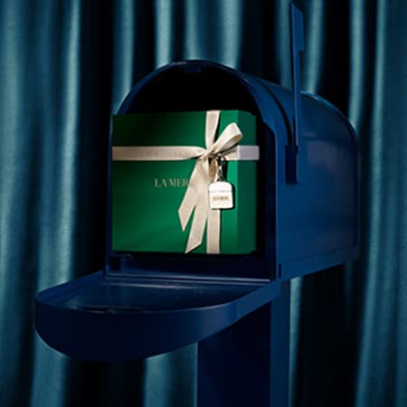 La Mer gift box in an open postal box -Complimentary delivery 