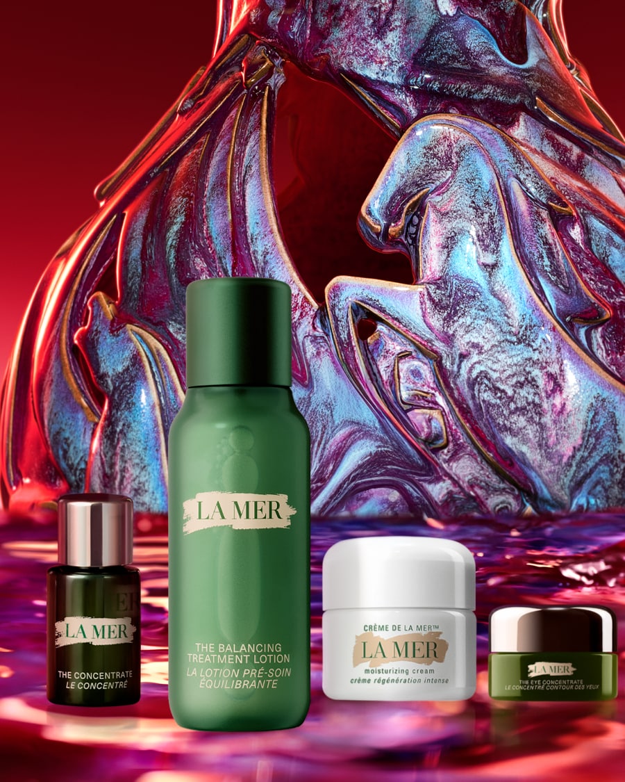 With $600+ purchases, receive a complimentary 4-piece gift. With $800+ purchases, receive an additional 2 Piece Gift.